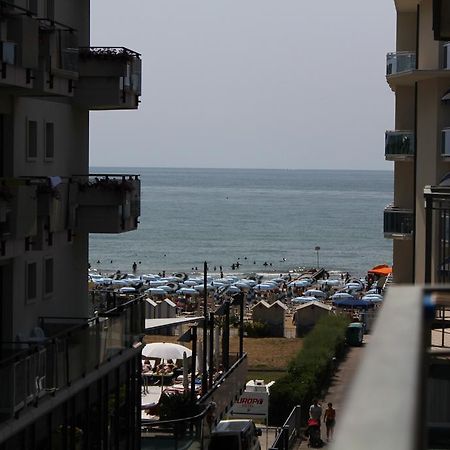 Hotel Azzorre Lido di Jesolo Kültér fotó