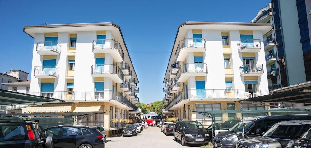 Hotel Azzorre Lido di Jesolo Kültér fotó