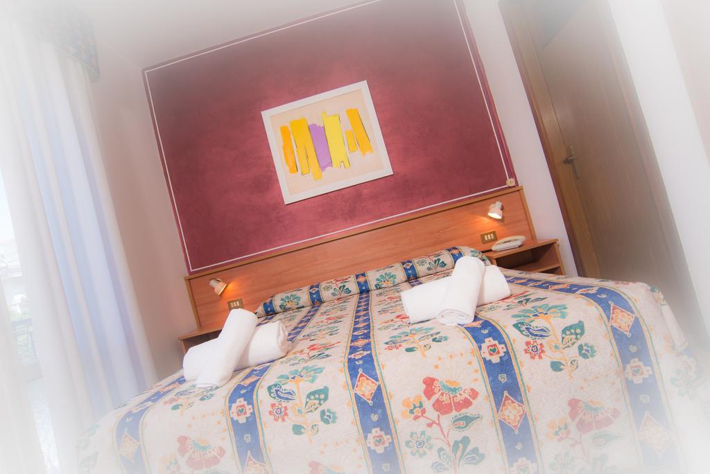 Hotel Azzorre Lido di Jesolo Szoba fotó