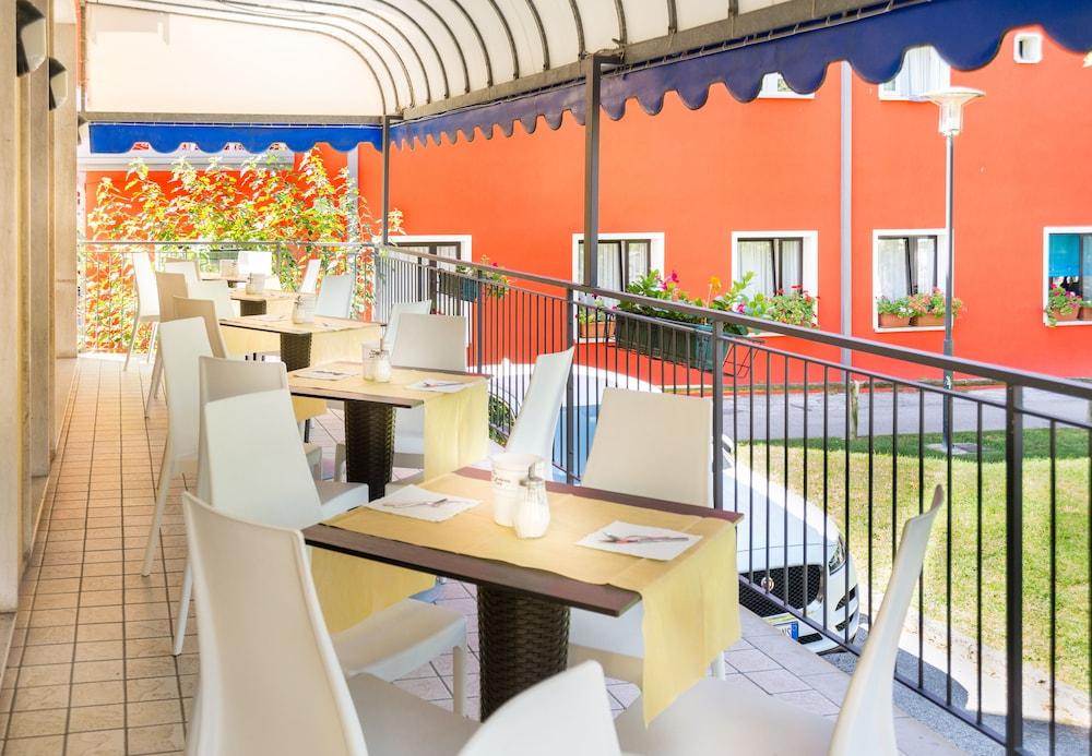 Hotel Azzorre Lido di Jesolo Kültér fotó