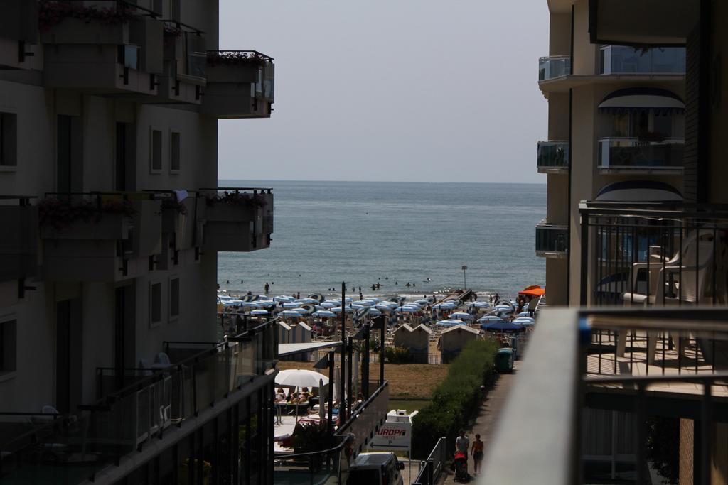 Hotel Azzorre Lido di Jesolo Kültér fotó