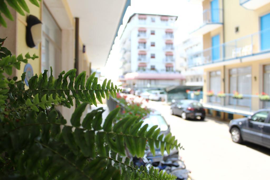 Hotel Azzorre Lido di Jesolo Kültér fotó
