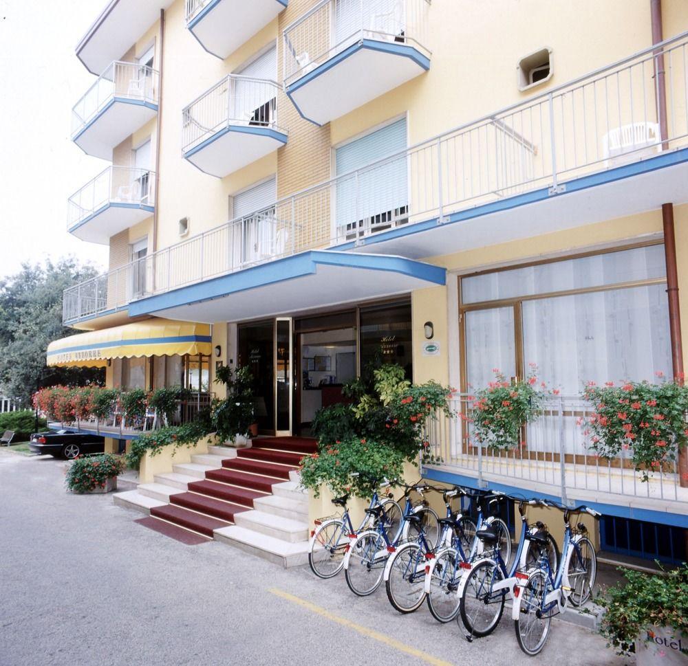 Hotel Azzorre Lido di Jesolo Kültér fotó