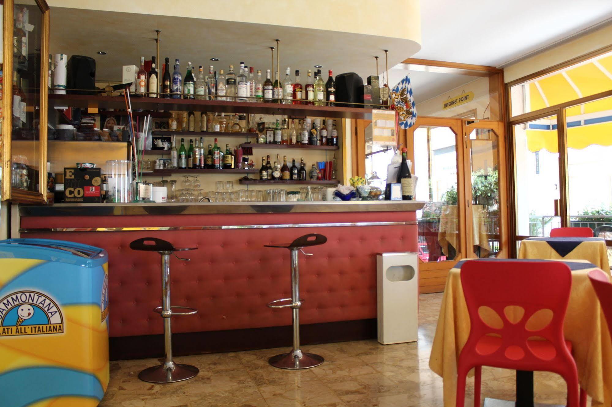 Hotel Azzorre Lido di Jesolo Kültér fotó