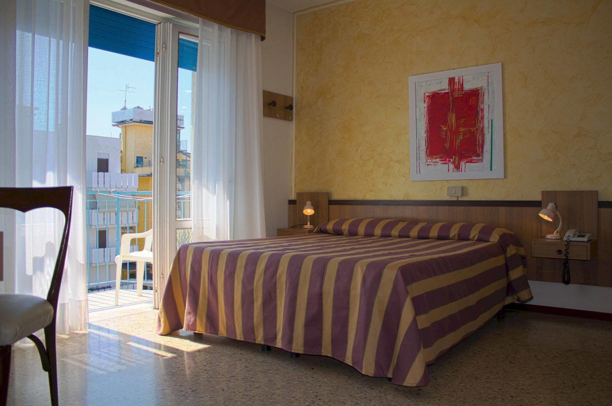 Hotel Azzorre Lido di Jesolo Kültér fotó
